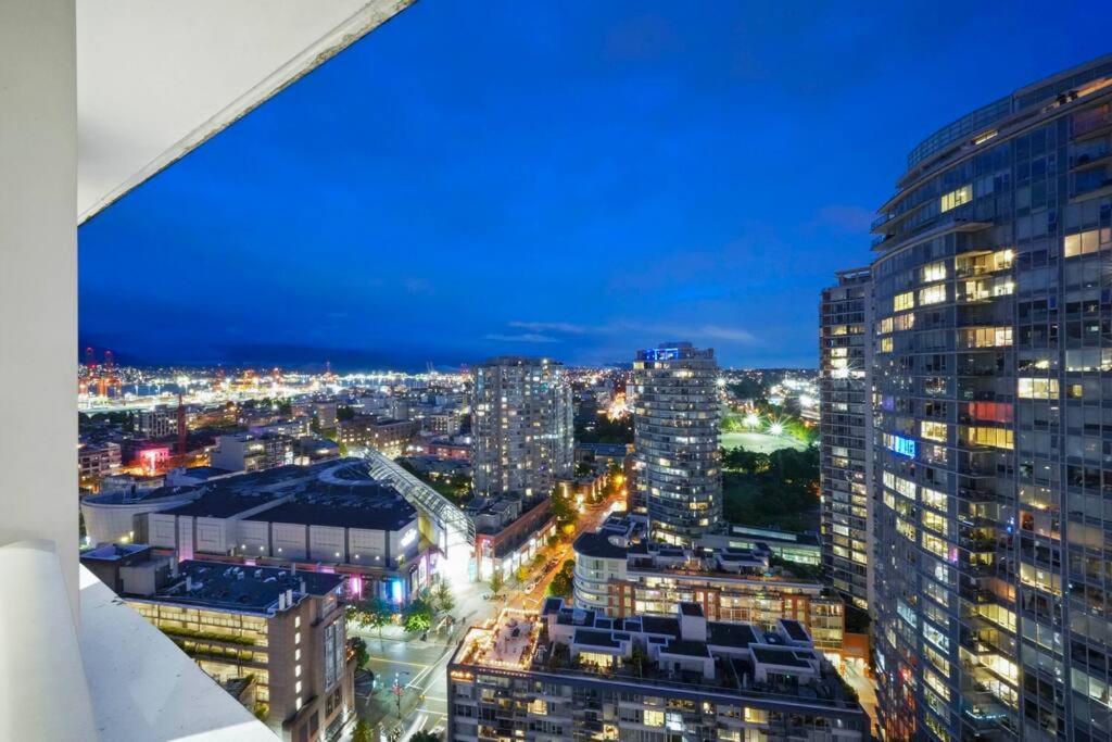 Water View Condo In Downtown Vancouver Exterior foto