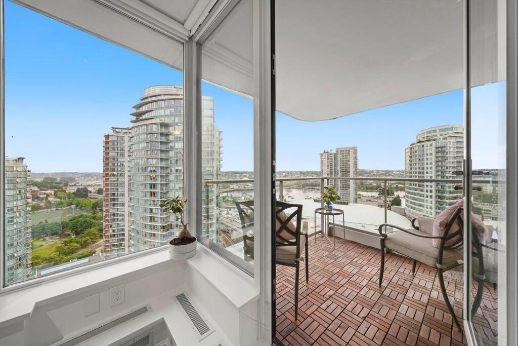 Water View Condo In Downtown Vancouver Exterior foto