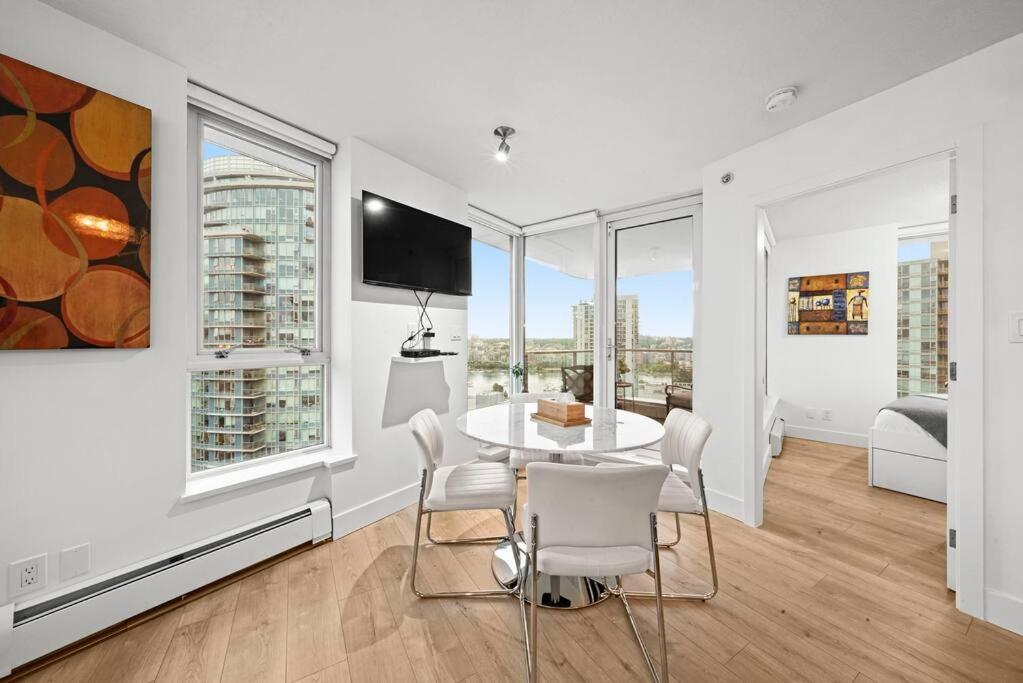 Water View Condo In Downtown Vancouver Exterior foto